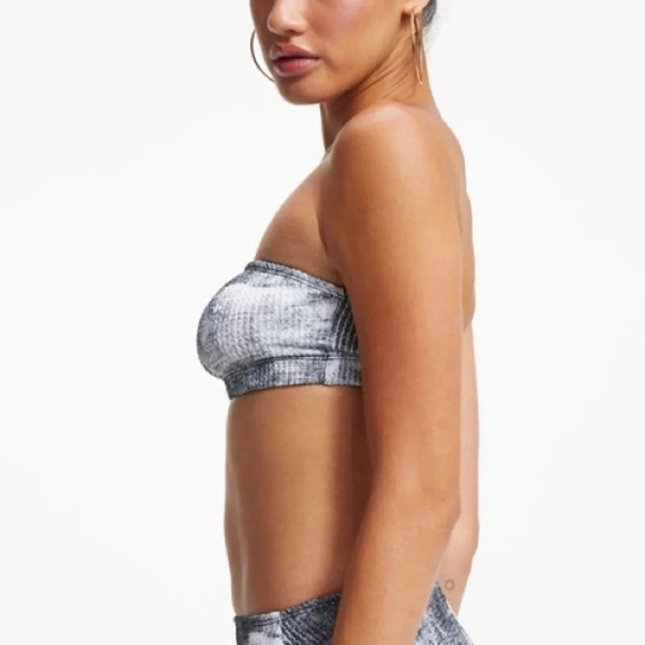 SALEโผ๏ธGood American Always Fits Better Band Tie Dye Bikini Top - Picture 4 of 5